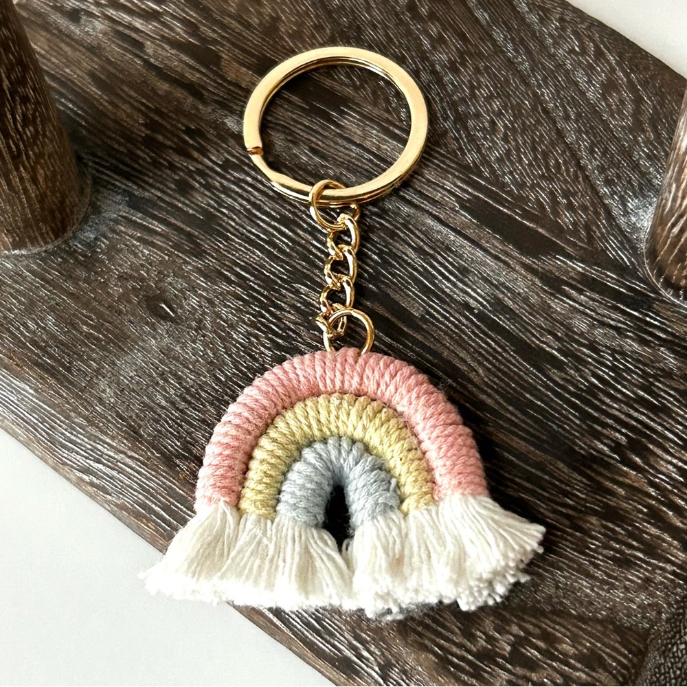 🌸Cute Rainbow Weaved Keychain for Purse/Backpack. Pink/Yellow/BlueWhite